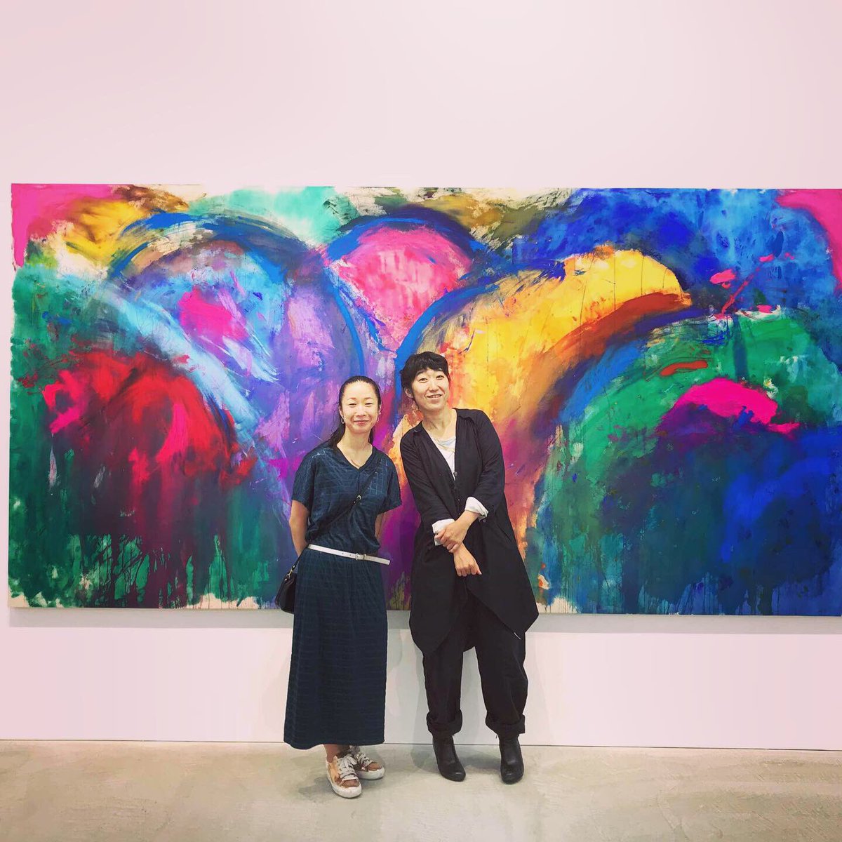 ema_yuasa's tweet photo. 昨日日本到着して
大宮エリーさんの
「peace within you」
最終日に駆け込み。
パワー貰えました。
@tsubu_ellie さん、ありがとうございました!!❤️🧡💛💚💙💜🖤
At 小山登美夫ギャラリー
@tomiokoyama
#tokyo #peacewithinyou https://t.co/EzGnCsKmTf