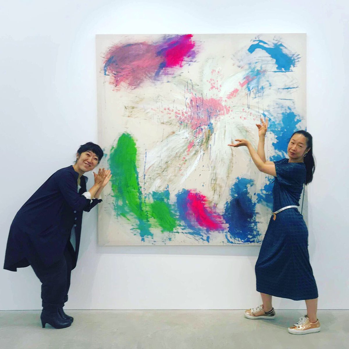 ema_yuasa's tweet photo. 昨日日本到着して
大宮エリーさんの
「peace within you」
最終日に駆け込み。
パワー貰えました。
@tsubu_ellie さん、ありがとうございました!!❤️🧡💛💚💙💜🖤
At 小山登美夫ギャラリー
@tomiokoyama
#tokyo #peacewithinyou https://t.co/EzGnCsKmTf