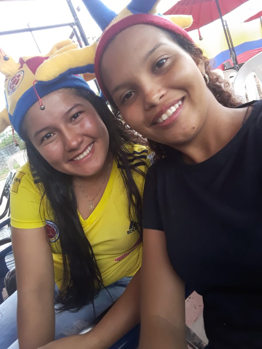 Elizabeth041610's tweet photo. La de siempre😍💛❤ https://t.co/K8zdbNvlHg