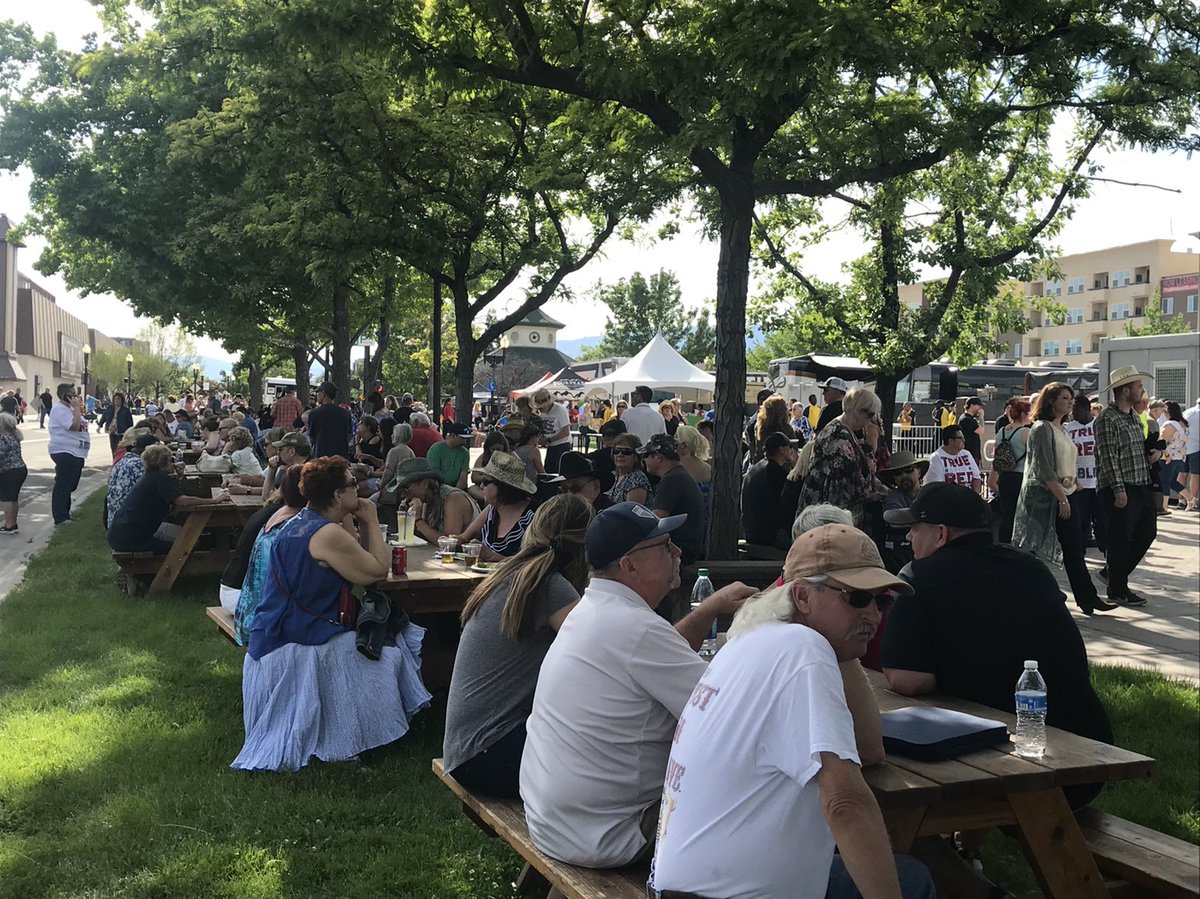 nuggetecenter's tweet photo. Block Party Time! 

#nugget #sparks #reno #tobykeith #countrymusic https://t.co/x6fI3WgTsY