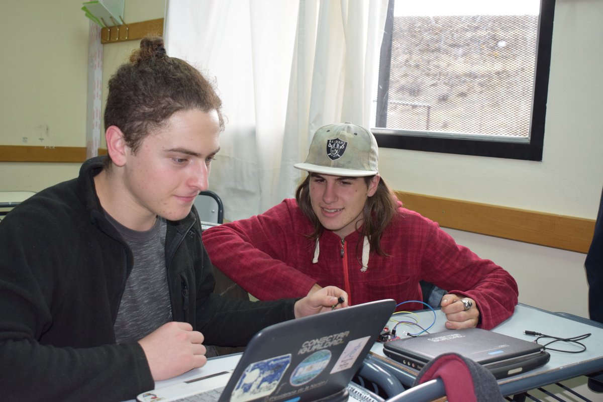 Se llevó a cabo la primer jornada del Laboratorio Creativo en #Gualjaina Chubut. Conociendo Arduino y como utilizarlo para automatizar un vivero. Excelente experiencia. Jornada 1/5 <a href="/chubutciencia/">TrabajadorxsCienciaChubut</a> <a href="/gobiernochubut/">Gobierno del Chubut</a> <a href="/MarceloLimarie1/">Marcelo Limarieri</a> <a href="/visual_ino/">Visualino|ArduinoIDE</a>