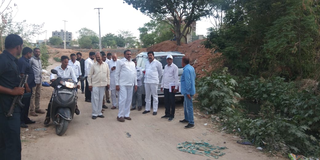 Inspection of approach road from botanical garden road to manjeera in Gazzeted officers colony along with Honble MLA ,and Corporator in Hafeezpet ward