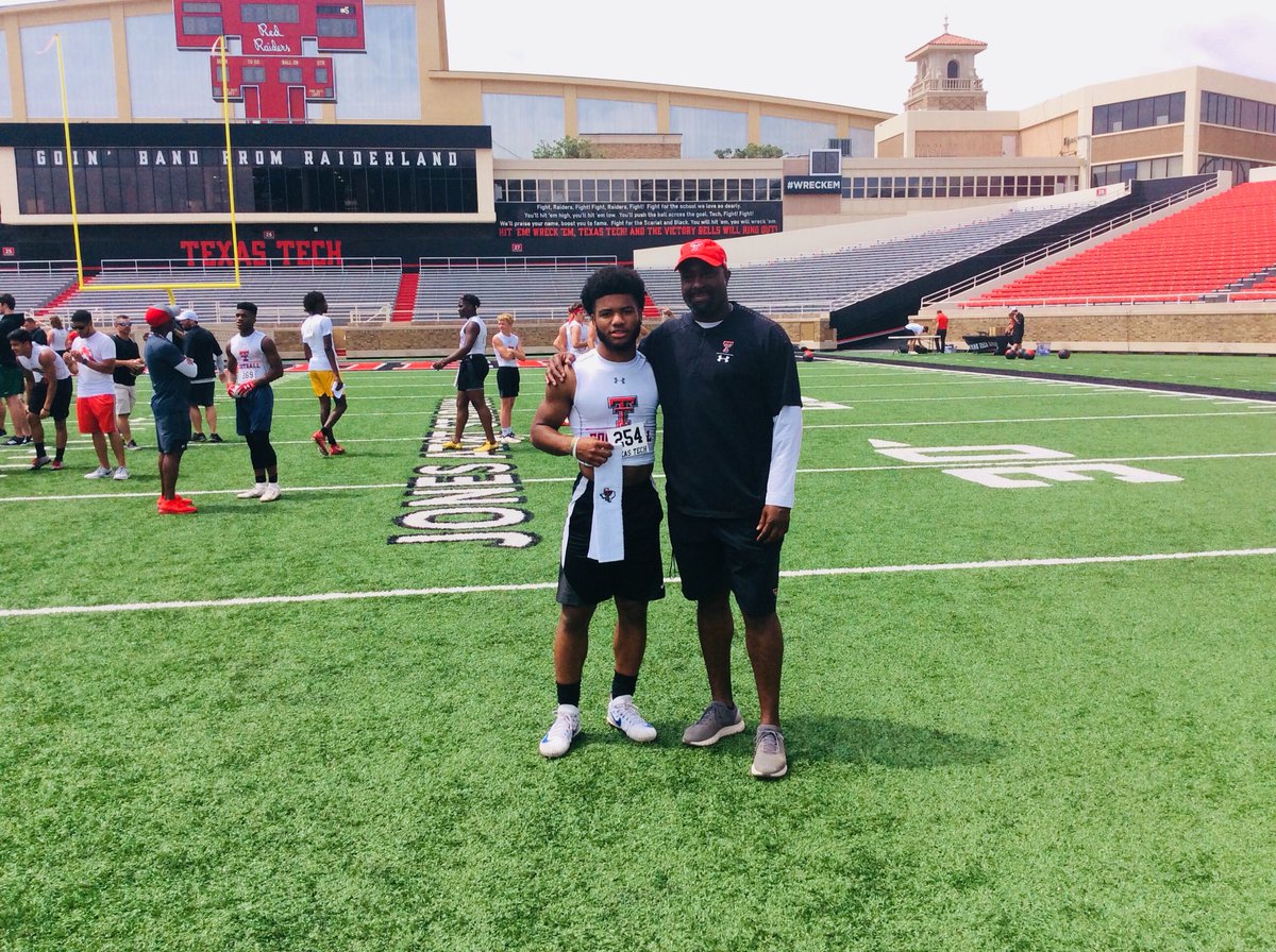 CoachDub42's tweet photo. This young man put in work at @TexasTechFB yesterday! We salute @CoachKerryCooks and the entire Staff at Tech๐ช๐ฝ๐ช๐ฝ!!!
#DBMVP
@simplyCoachO @ClayMackSkills @BwillSkills12 @topnotchdre @msaudacity1908 @J_BOOGIE_5 @AvyonneJ https://t.co/oNeeHOQREi