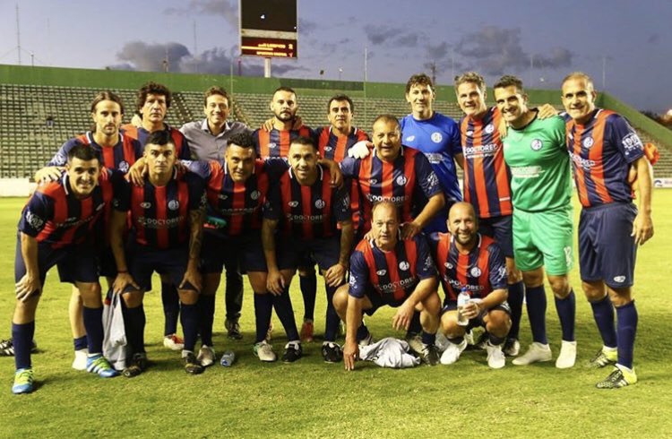 _FULLEXPRESS's tweet photo. ¡Ganó el @sl_senior! ⚽️💙♥️
#SanLorenzo ganó 2-1 frente al Sporting Cristal, por la primer fecha de la Copa Internacional de Leyendas, que se juega en Brasil.
#SentidodePertenencia.
#FullExpress 🛠🚘 https://t.co/goAKRXIwwK