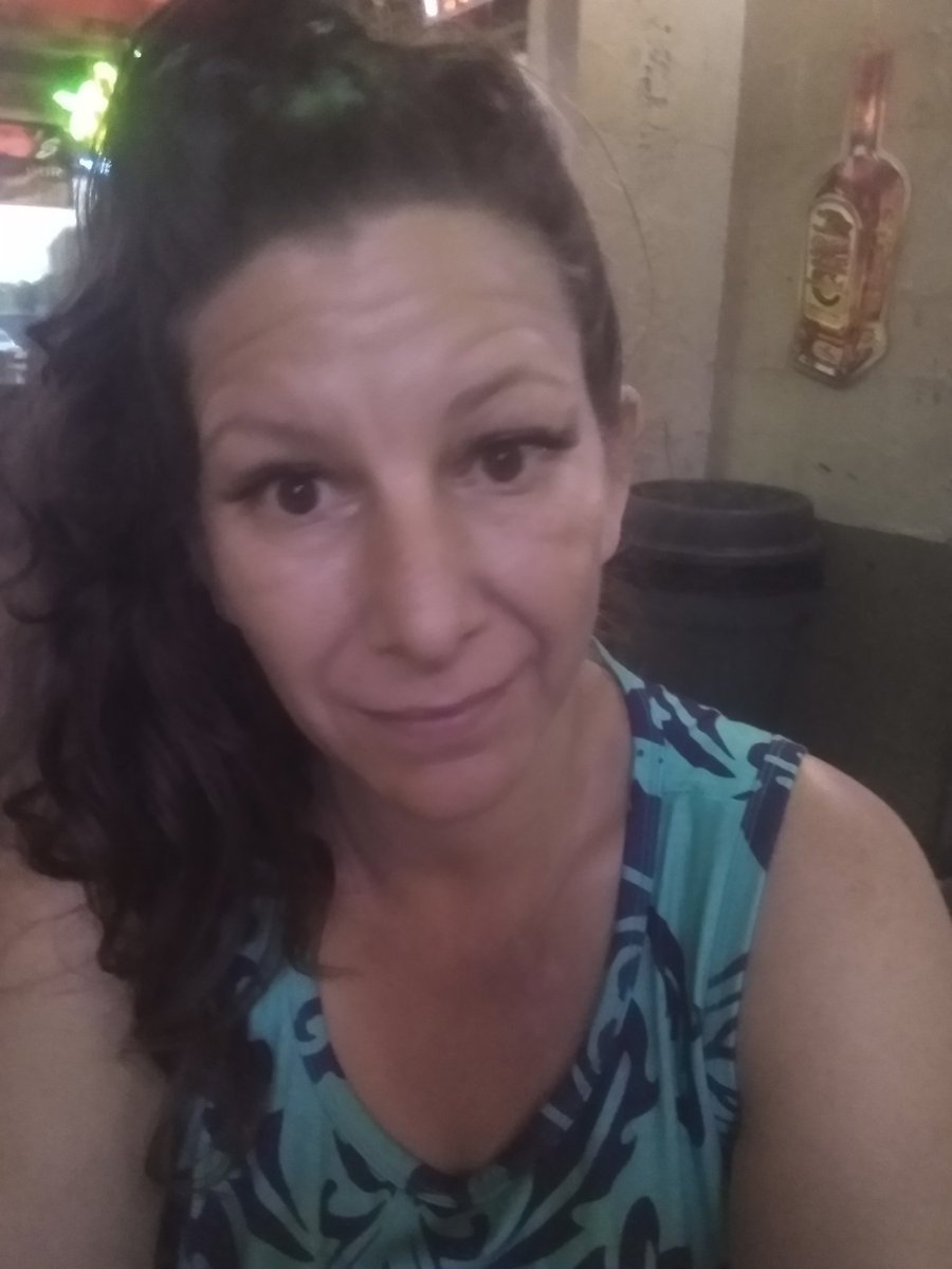 InnovativeApril's tweet photo. All day long I keep thinking it's Sunday then rembering it's Saturday while keeping an eye out for @sofain @PatrickJolle too tell me when they're going live or *GASP how to get my shoes.
#SadAndDamp
#AlmostDrunk
#DamnItsHumid https://t.co/Tz9AYhXdrl
