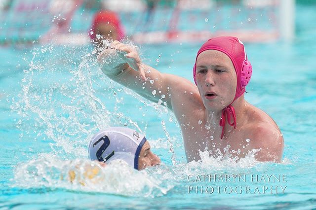catharyn4's tweet photo. 18U San Francisco Water Polo Club @cornelious2 puts some pressure on during their game vs Tritons at @usawp Pacific Zone Junior Olympics Qualifiers in Orinda, CA. 6/15/19 #kap7 #kap7thebestballintheworld #sfwpc #tritons #usawp #waterpolo #vizilabda #was… https://t.co/BjBw8fG8Ea https://t.co/uidOlAYYWD