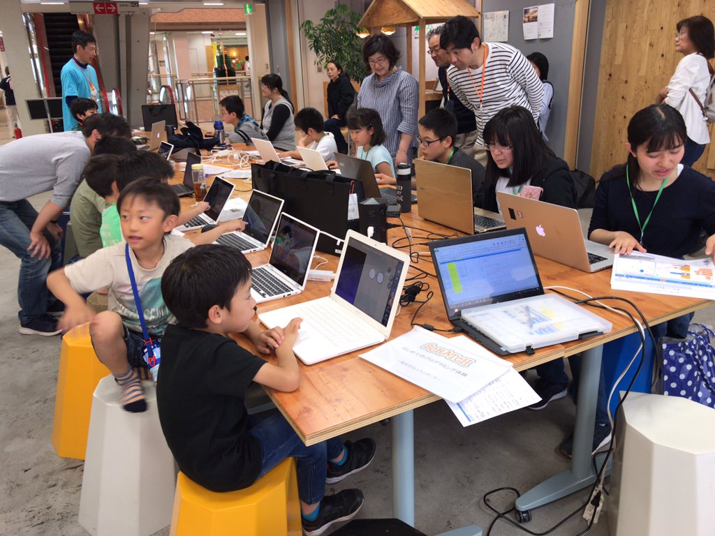 CoderdojoIna's tweet image. みんなワイワイ言いながら、自分のペースで作品を作っていってます。
#CoderDojo #CoderDojo諏訪湖 #ワークラボ八ヶ岳