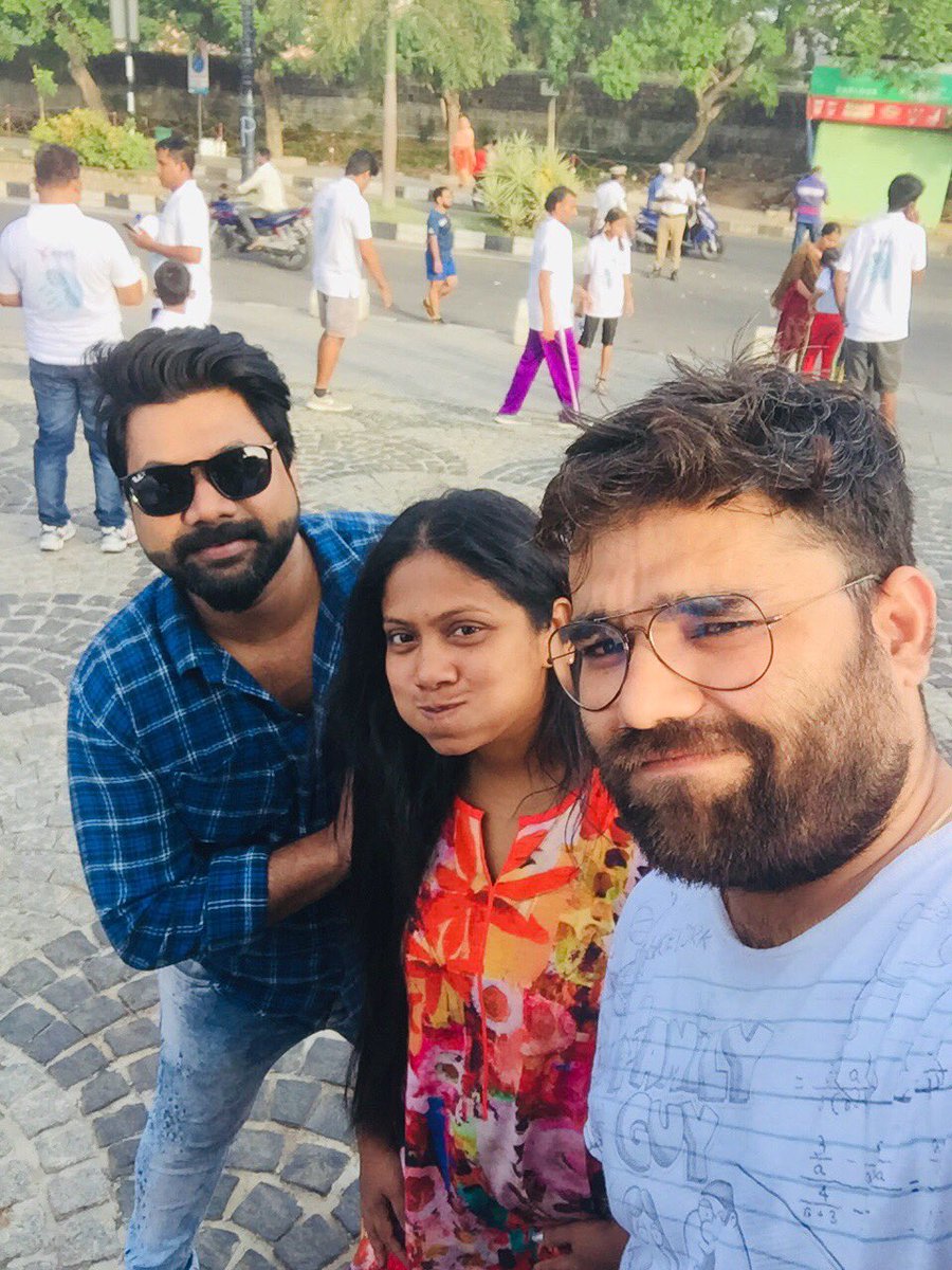 RJRaajRedfm's tweet photo. #earlymorning #2kwalk #necklaseroad #6.30am #trafficawareness #hyderabad #redfmtelugu 🏃♂️ 😎 https://t.co/K8BPhEomrk