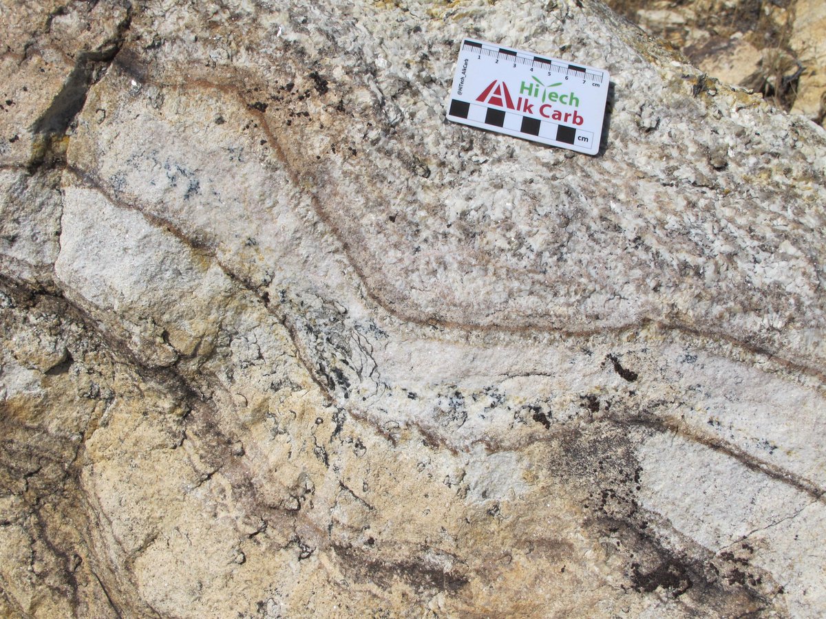 kmgoodenough's tweet photo. Today we had a brilliant first field day in Southern California for #PEG2019 courtesy of Mike Wise @smithsonian - beautiful pegmatites, excellent field relationships, and loads of good discussions on pegmatite sources and processes. https://t.co/fPF41Zby1B
