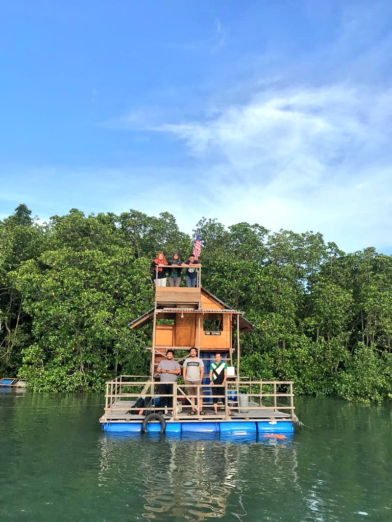 CMHasibCH's tweet image. Spending a night away from reality #rumahrakithobbit #getaway #pancing