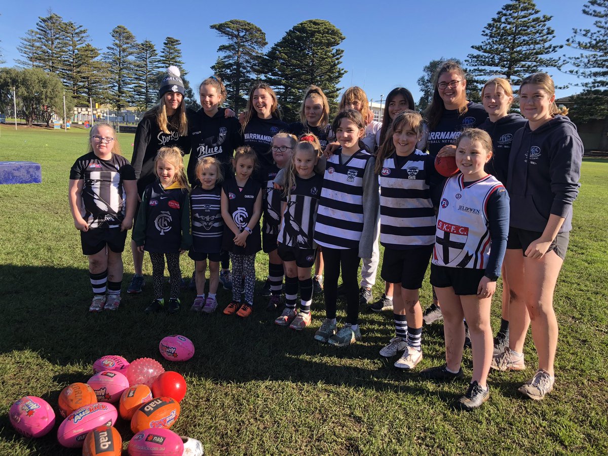 Warrnambool FNL DUFFL Girls assist at Jamieson St Girls Auskick centre today <a href="/aflvic/">AFL Victoria</a> <a href="/AFL_WD/">AFL Western District</a> @warrnamboolfnc