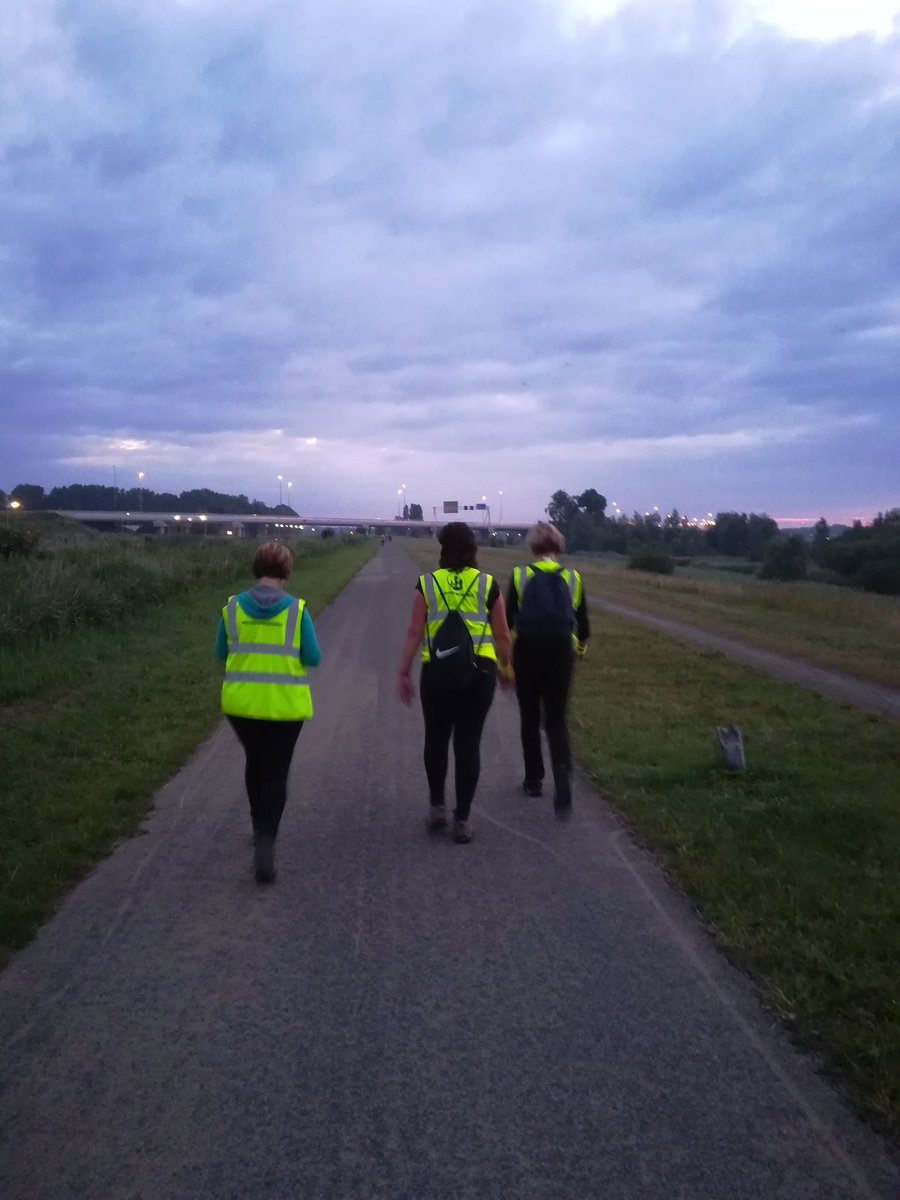 We lopen heerlijk, weer is top. De kikkers kwaken en het wordt licht. De 25 km al even gepasseerd @NvdV2019