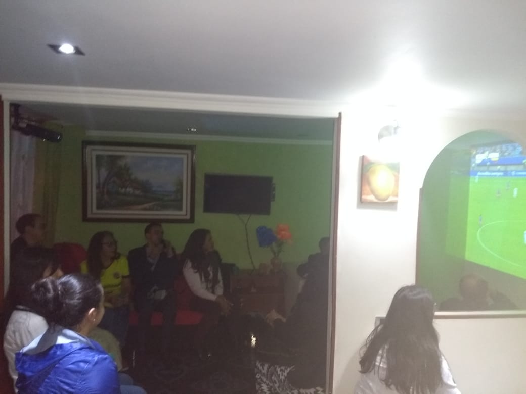 Hector_Ochoa54's tweet photo. Hoy disfrutando nuestro triunfo Colombia vs Argentina con nuestro Edil Fabián Puentes, líderes, y coordinadores de Bachué Bochica I y Morisco en compañia comunicaciones cll 80. https://t.co/5o3CBZaROR