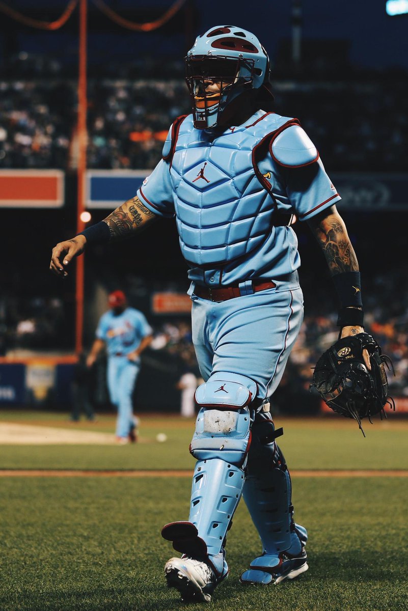MLBPuertoRico's tweet photo. ¡Yadi se tiró la tela esta noche!😲👽🔥 #MLBPuertoRico 🇵🇷 https://t.co/7OL0tM8O3W