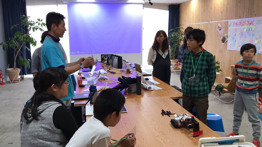 CoderdojoIna's tweet image. 発表タイム！！
LEGOマインドストームEV3で、自動走行戦車っぽいモノを作ってる子もいました。
#LEGO #CoderDojo #CoderDojo諏訪湖 #ワークラボ八ヶ岳