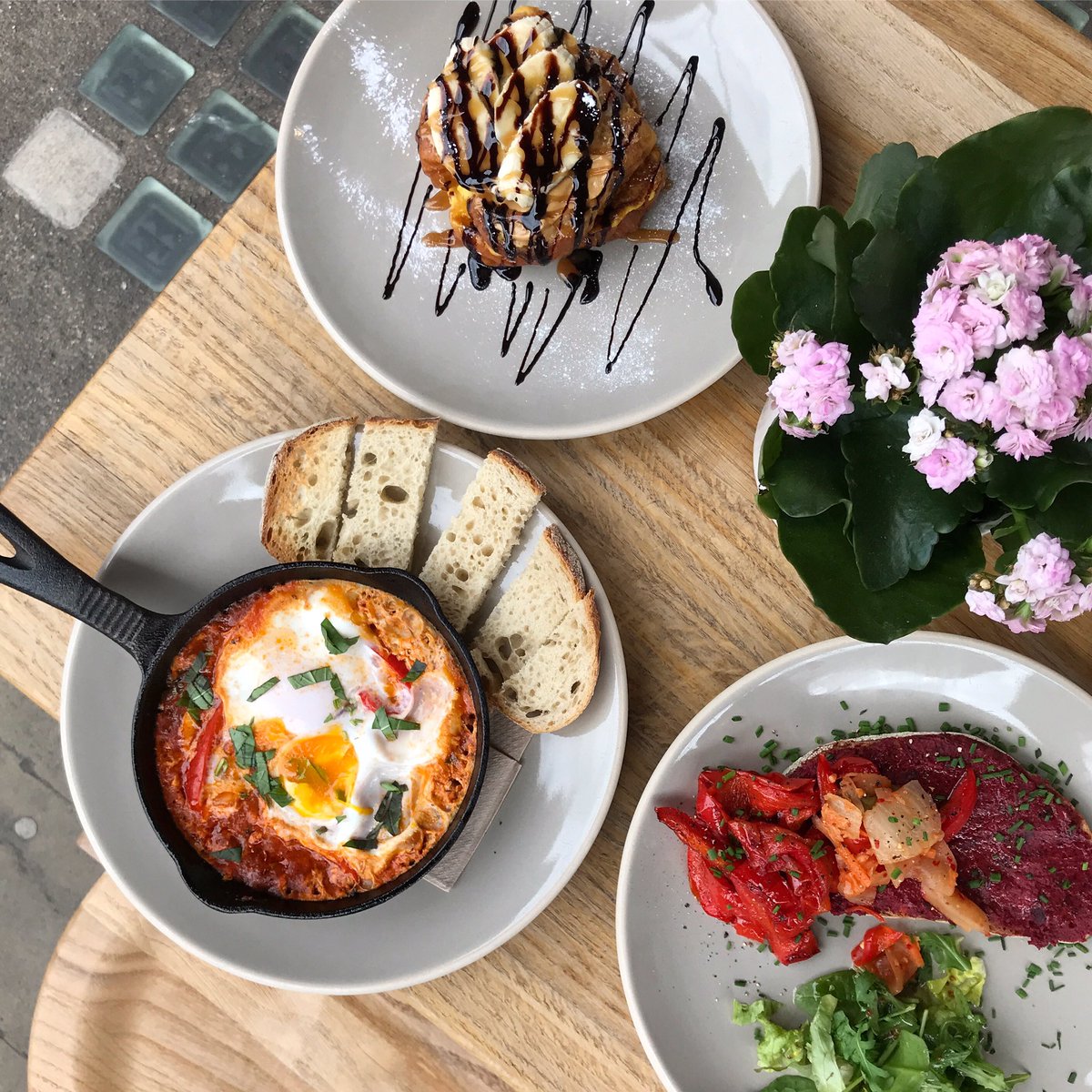 Always with a side of French Toast 😝 Bring dad down for some #FathersDay brunch!