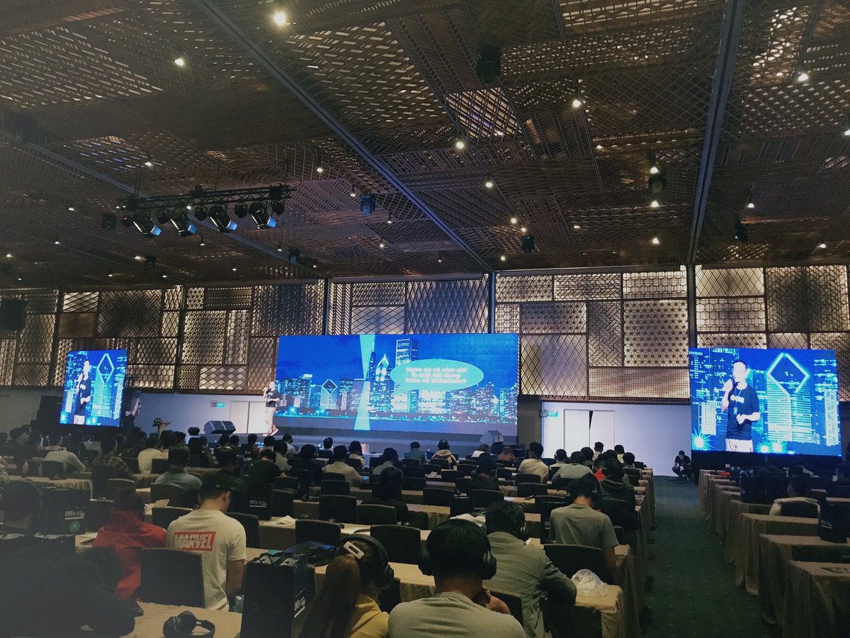 Mick_Contentos's tweet photo. Join OKEX Vietnam conference. Love to meet with COS Vietnam fans! Just stay tuned, we gonna have something important to announce in next few weeks, step by step, we will be there! @contentosio https://t.co/EgHyq4onbp