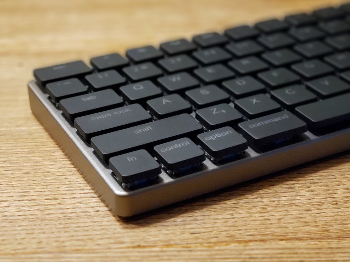 𝗧𝗔𝗤𝗥𝗢 Twitter પર テンキーレスで薄くて光るメカニカルキーボードだよ ロープロファイルの青軸はrazer Ornataに似た音ですね 𝗧𝗔𝗤𝗥𝗢 Twitter પર テンキーレスで薄くて光るメカニカルキーボードだよ ロープロファイルの青軸はrazer Ornataに似た音ですね