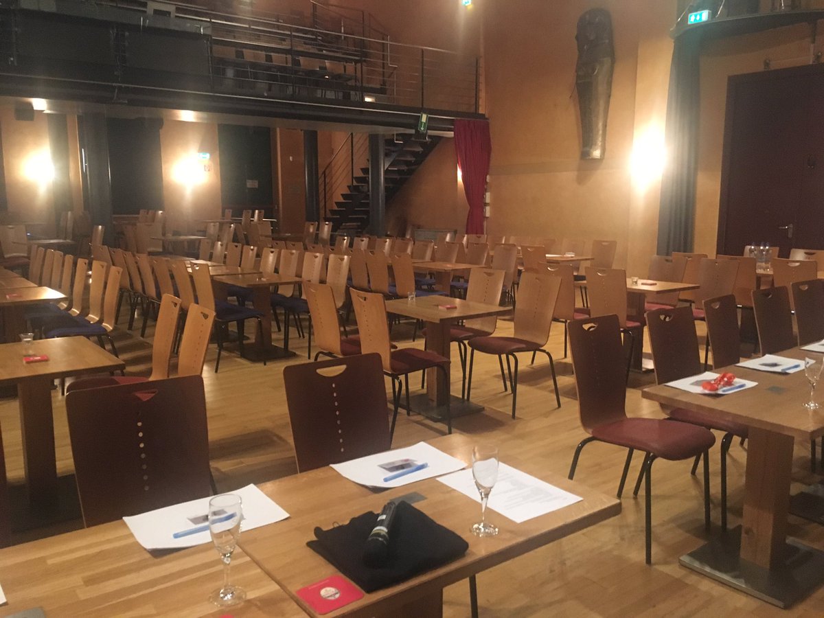 Bühne und Saal im @SpringmausBonn sind bereit für das Finale beim 5.  Robert Schumann Gesangswettbewerb #zeigwasdukannst #SchumannfestBonn