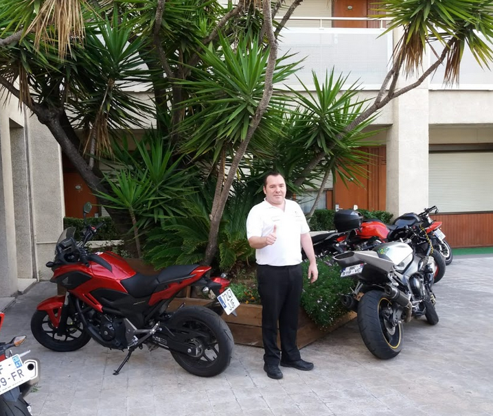 CampanileSpain's tweet photo. ¡Rugen las motos en el Hotel Campanile Barberà! Alojados en nuestro hotel participantes, técnicos y espectadores del #CatalanGP en Montmeló, #Barcelona ¡Suerte LCR #Honda Team! #CampanileandYou @Circuitcat_es @Circuitcat_cat https://t.co/YvCwh6XQlU