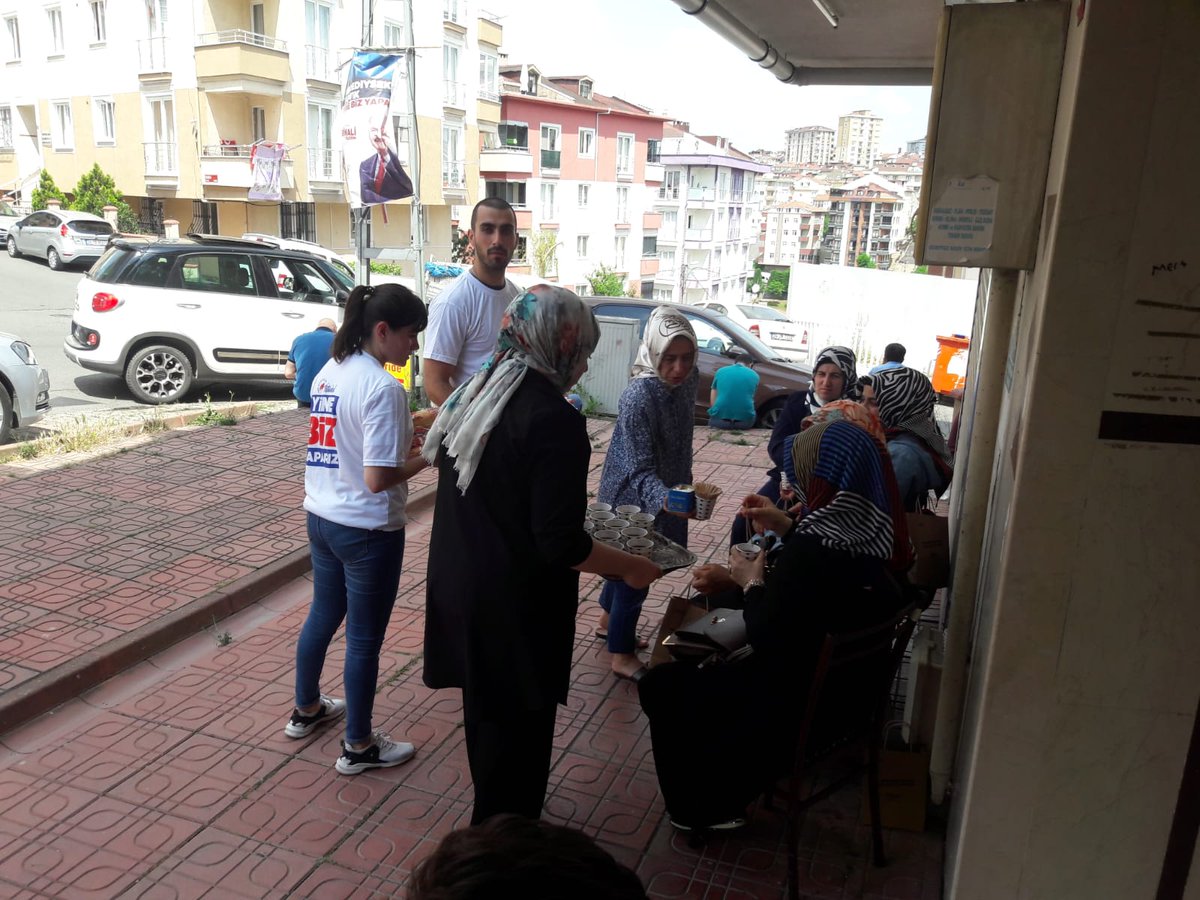 Site mahalle Teşkilat mensuplarımız ile birlikte YKS Sınavına girecek olan kardeşlerimize  başarı dileklerini ileterek, ailelerimize ikramlarda bulunduk. <a href="/mahmutemin58/">Mahmut Eminmollaoğlu</a> @iyildiriminfo <a href="/OsmanAnbarkaya/">Osman Nuri Anbarkaya</a> <a href="/OsmanTomakin/">Osman Tomakin</a> <a href="/akgencistanbul/">AK Gençlik İstanbul</a> <a href="/AkUmraniye/">AK Parti Ümraniye</a>