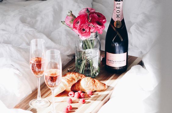 myradiantreset's tweet photo. Sunday Morning goals. How gorgeous is this set up?! 

#sundaygoals #sundayvibes #sundayfeels #weekendvibes #weekendgoals #relaxingsunday https://t.co/zyAiXC3ovP
