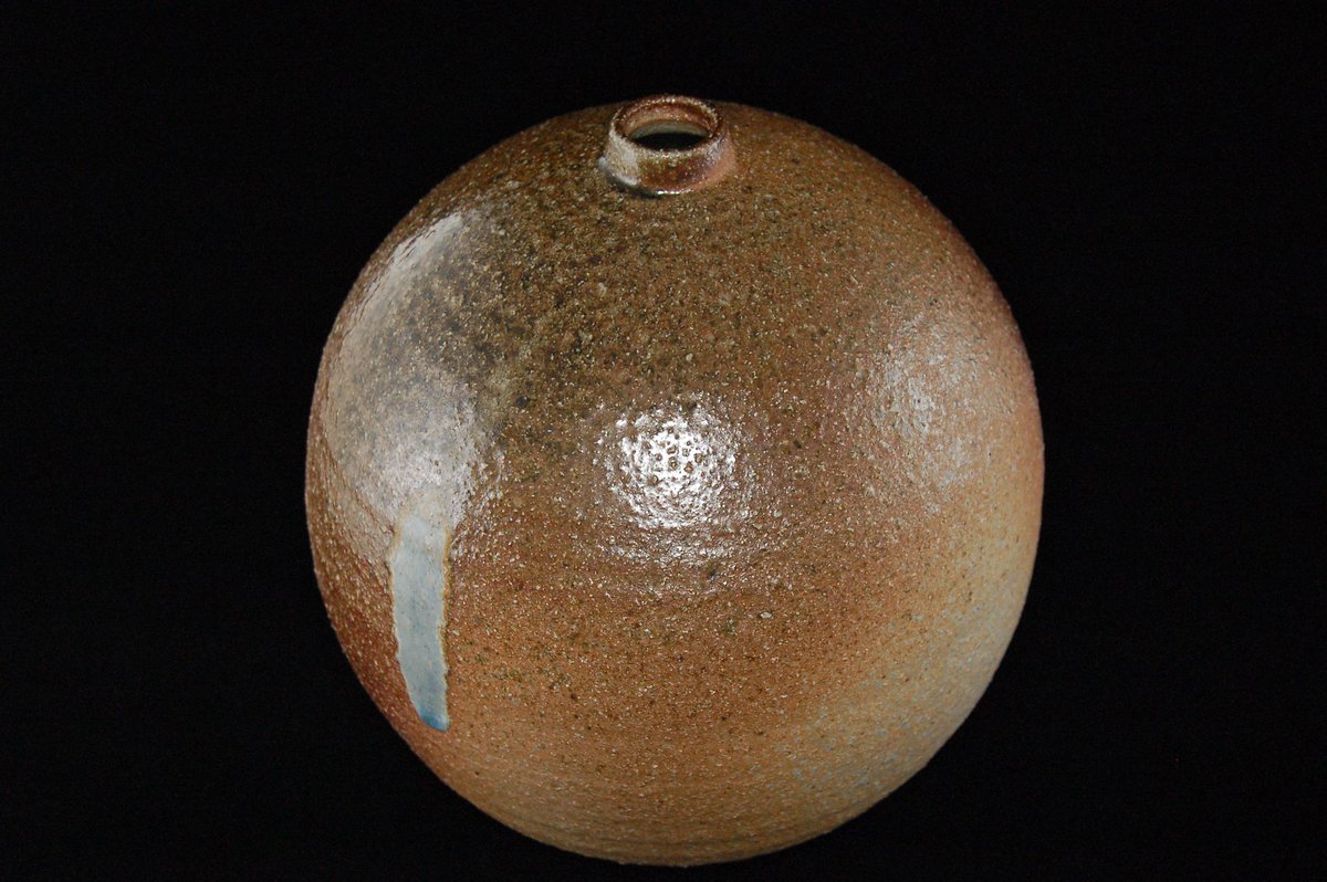 Kajicera's tweet photo. 信楽/丸瓶
薪窯にて焼成

Shigaraki/Round Vase
Baked in wood fired kiln

#陶芸 #うつわ #花瓶 #信楽 #pottery #shigaraki #vase #japanesepottery https://t.co/tXknTKEFZ8