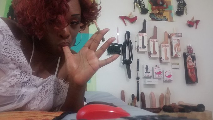 Get High and then CHOOSE YOUR WEAPON! https://t.co/YLnsOuRPsq<a href="/tag/matureebonysexiness"class="tags"><span>#matureebonysexiness</span></a>