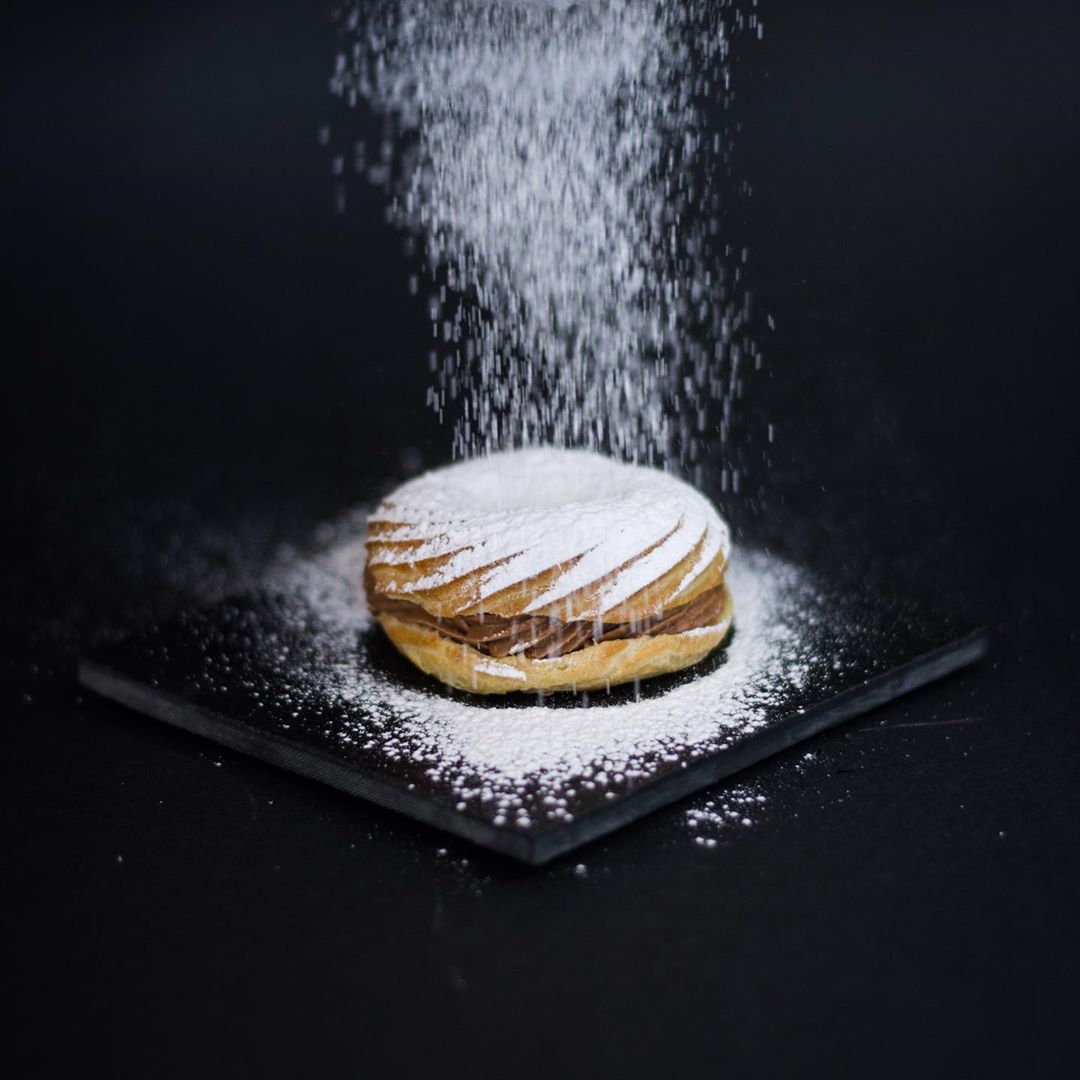 canal_walk's tweet photo. A choux pastry ring filled with a chocolate hazelnut mousse... @YummiChef can we do a bulk order please? 🎁🎁🎁 Also, a great #FathersDay gift, in case you forgot!
#CanalWalk #HaveItAll #SweetTreat #SweetTreatSunday https://t.co/EiWJZmsM05