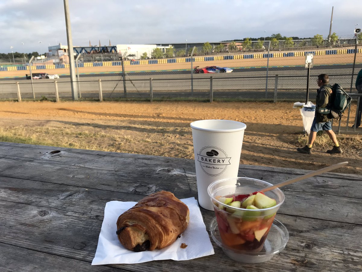 kathrynmc_'s tweet image. So, is there any better way to enjoy your breakfast? #LeMans #Mobil1RLM