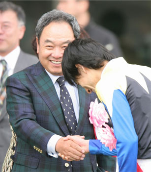 話題が飛びますが、ディープインパクトでお馴染みの馬主、金子真人HDの