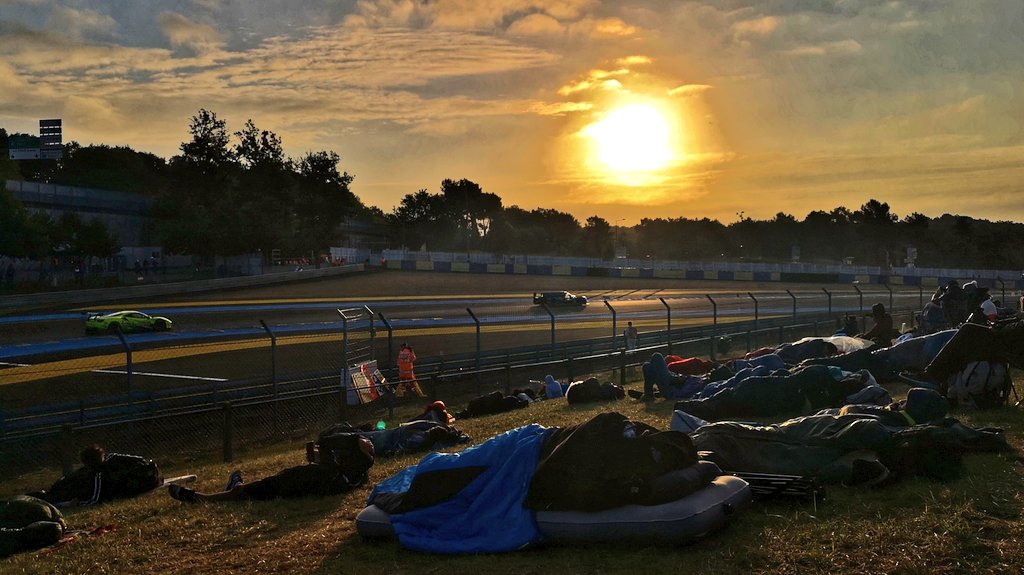 MAVHH's tweet image. #Mobil1RLM Sunrise at Tertre Rouge. I feel I need to add... it is bloody freezing up here!