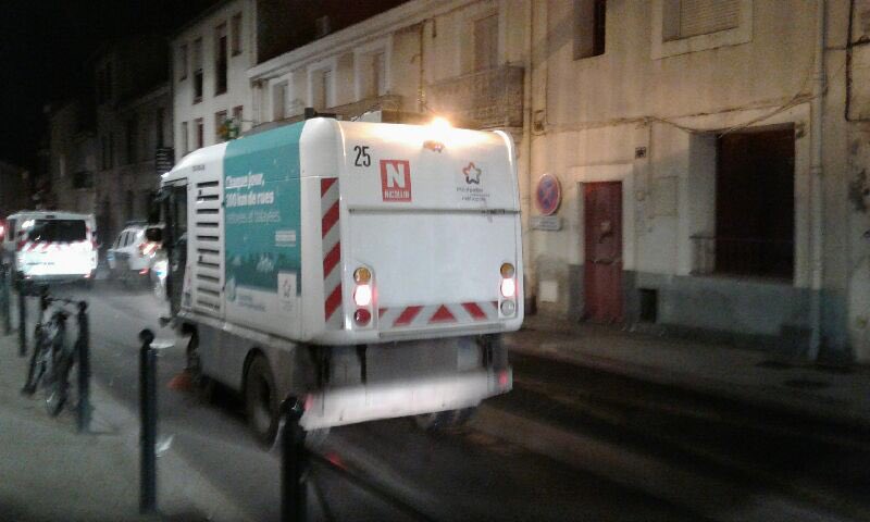 VBarthas's tweet photo. 2h30, le nettoyage des Beaux-Arts et de Boutonnet vient de commencer. Merci aux employés de @Montpellier3m et aux cantonniers d’avoir assuré 👍 @Saurel_P https://t.co/VVdgEaEreR