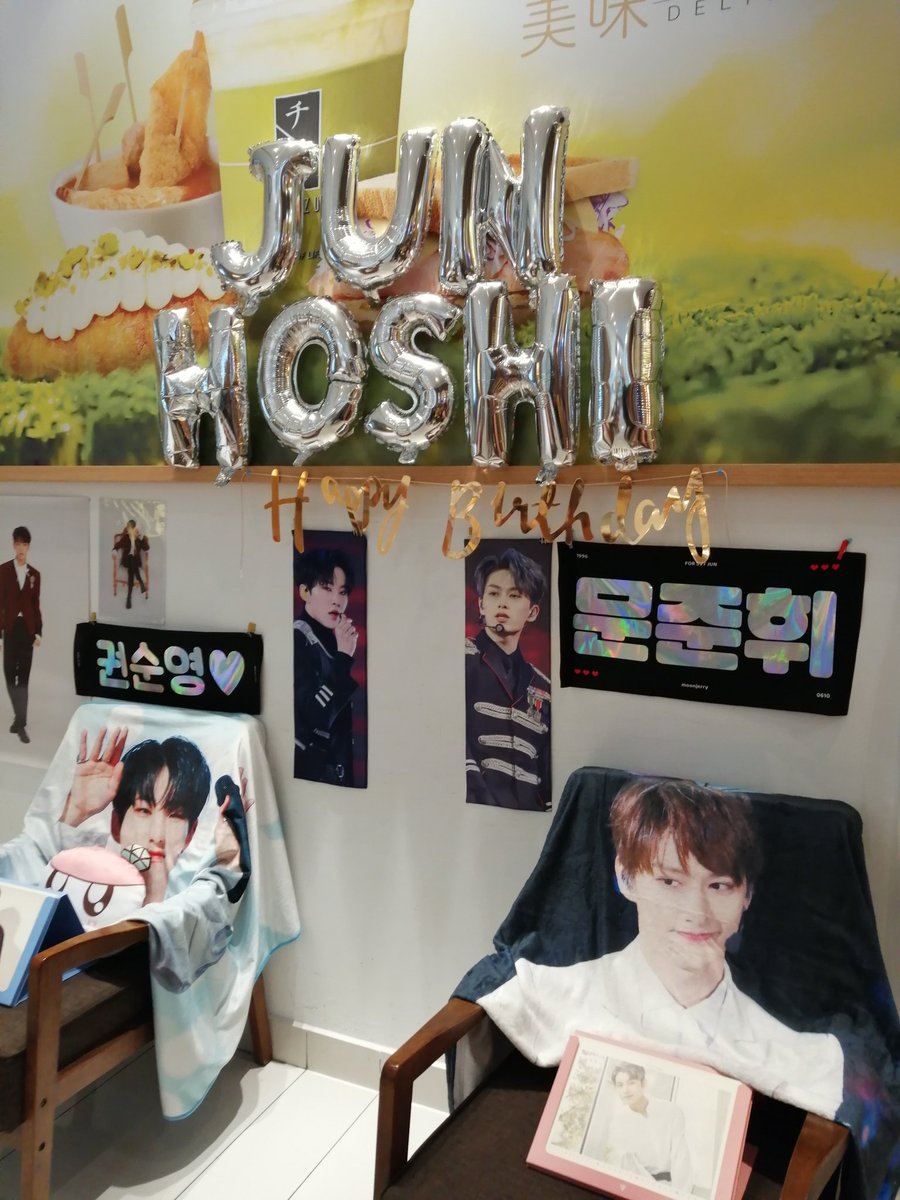 Melaine_always6's tweet photo. 2019.06.15 Cafe Hopping Day a.k.a drank 4 cups of drinks day.. Thanks to all organizers and beautiful carats for the cup sleeves and freebies 😘😘 Horanghae!! 🐯💞

#PRINCES_OF_GEMINI 
#PrincessHoshDay 
#DANCELEADERSDAY
#A_Day_With_Jun
#sebong4carat 
#sitbyjuns_side https://t.co/DtmmiCsio1