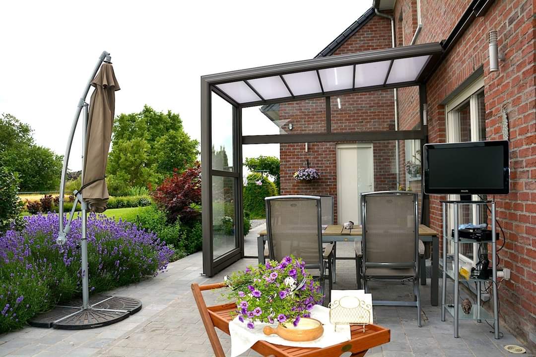 Look at this lovely bi-folding veranda, this is a centre split,with 5 elements.