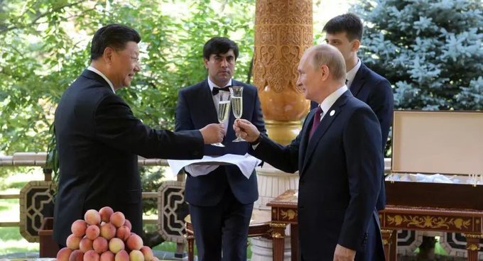 Many happy returns buddy! Vladimir Putin celebrates with Xi Jinping s 66th birthday with him. 