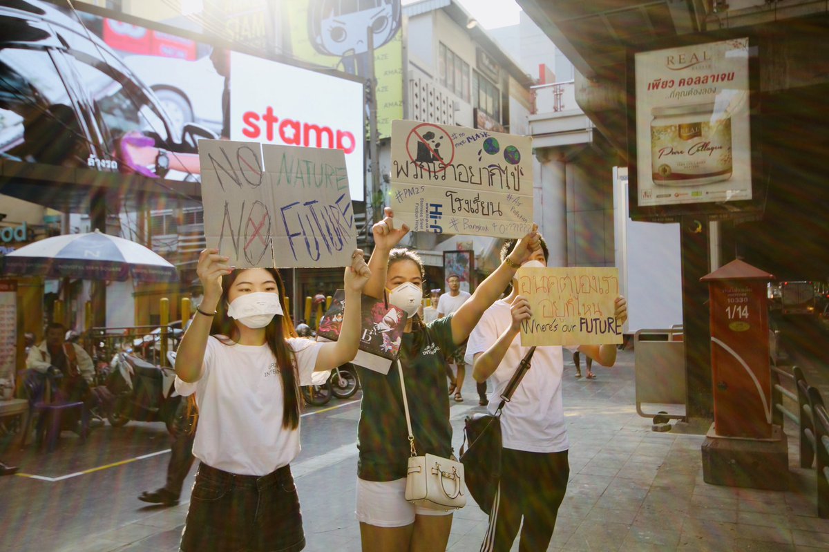 gringreenintl's tweet photo. Here is a picture of some of our GGI members protesting against PM 2.5. Where are all the masks now?.
.
.
.
.
#plasticwastesolutions #plasticwaste #saveoursealife #reuse #reduce #recycle #plasticpollution #nomoreplasticstraws  #lessplastic #plasticfree #nomoreplastic https://t.co/cojEvZeHtK