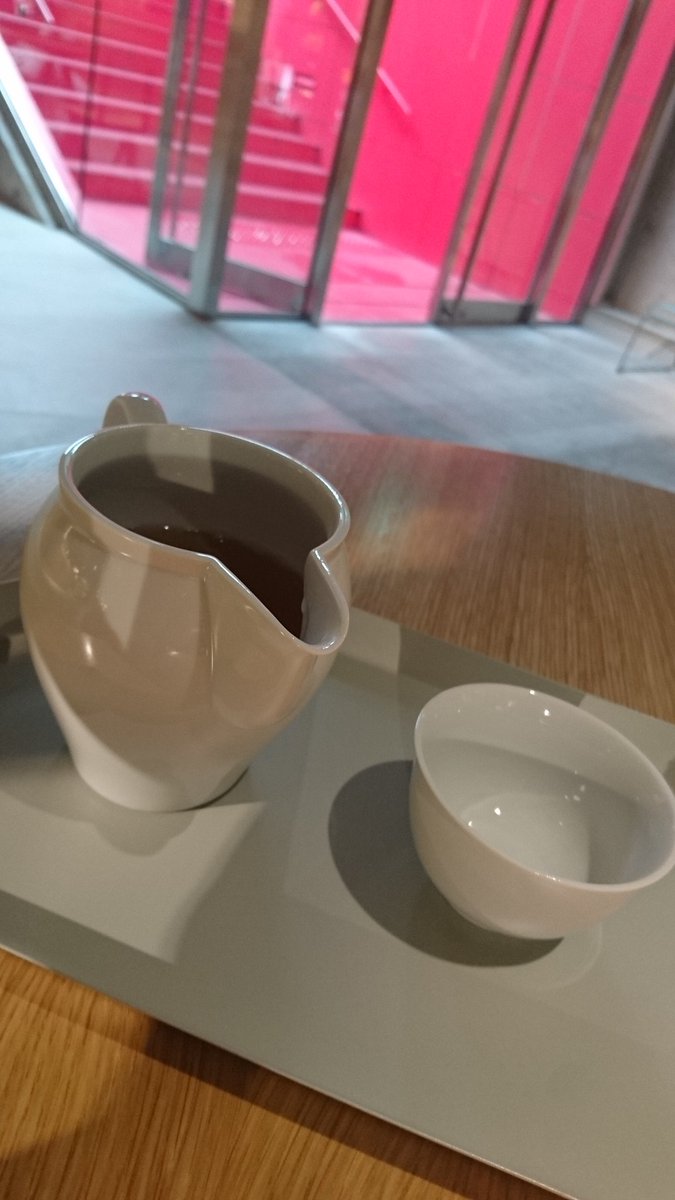 RINtoRIN's tweet photo. 甘いものの後は甘くないもの♪
展覧会の後に新しいめのカフェ発見♪
アボカドトーストをシェアだから食べ過ぎじゃないもん(´ω｀)
アボカドトーストに丁寧に煎れられた日本茶という組み合わせ♪
とてもうまし♪

#るまい
#HAYCAFE https://t.co/oF57LnNIih