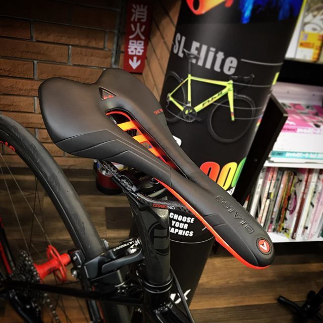 u2bikes's tweet photo. サドルの性能と差し色共に求める方にはアスチュートサドル #ramonbikes #astute #handmadeitaly #skylitevt #色有りサドルで迷ったらastute https://t.co/K9rJHsXroi https://t.co/fgikSurKDG