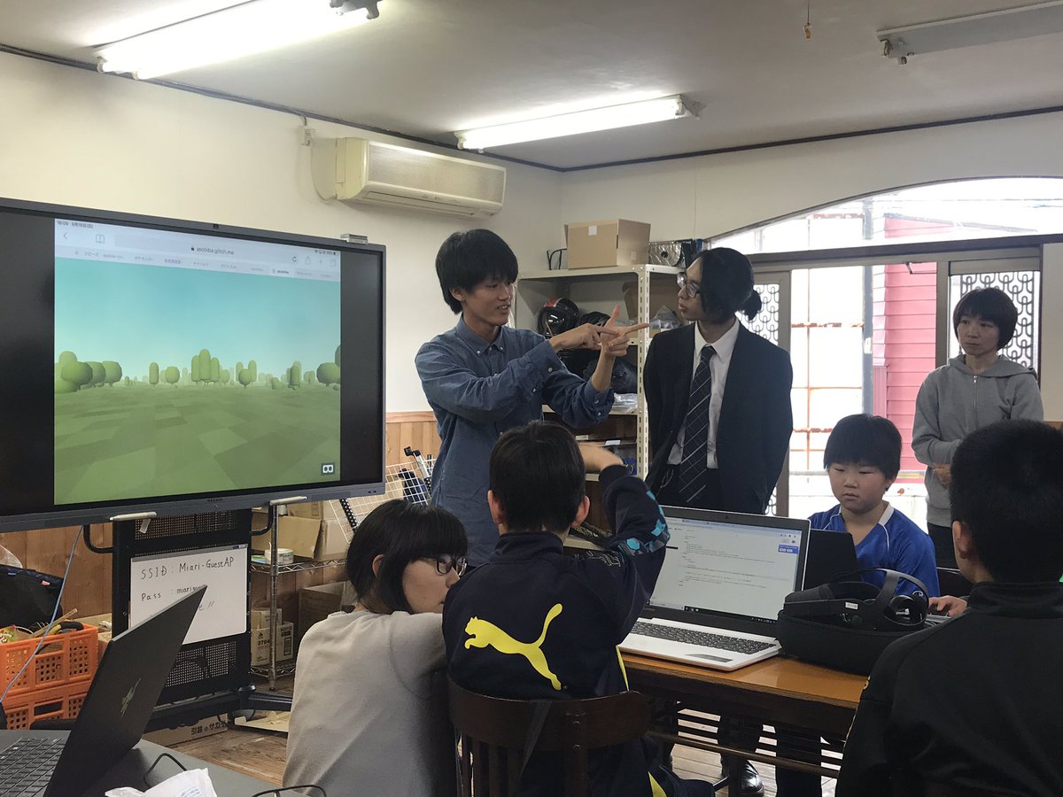 CoderdojoIna's tweet image. VRに詳しい大学生達が、メンターとして参加してくれており、非常に心強いです。
#CoderDojo #CoderDojo伊那 #VR