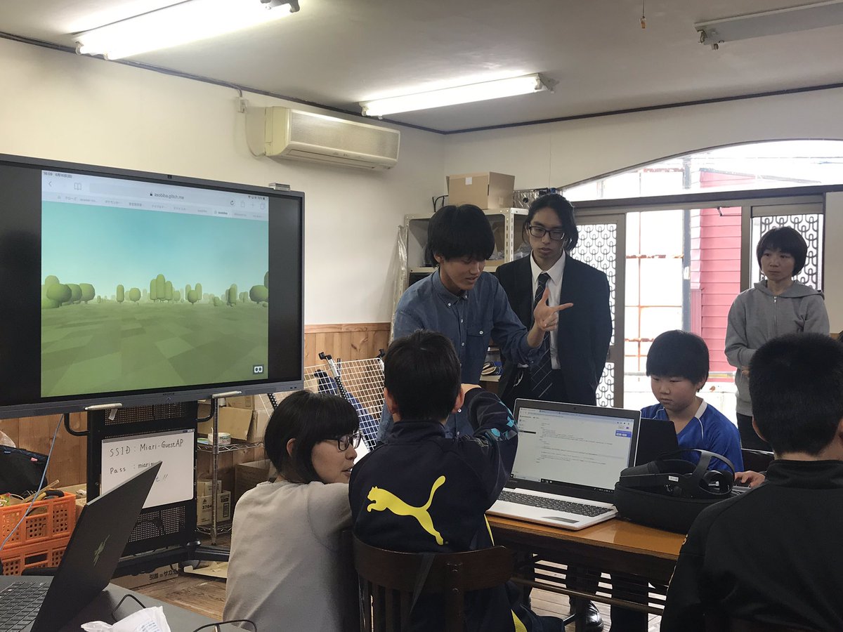 CoderdojoIna's tweet image. VRに詳しい大学生達が、メンターとして参加してくれており、非常に心強いです。
#CoderDojo #CoderDojo伊那 #VR