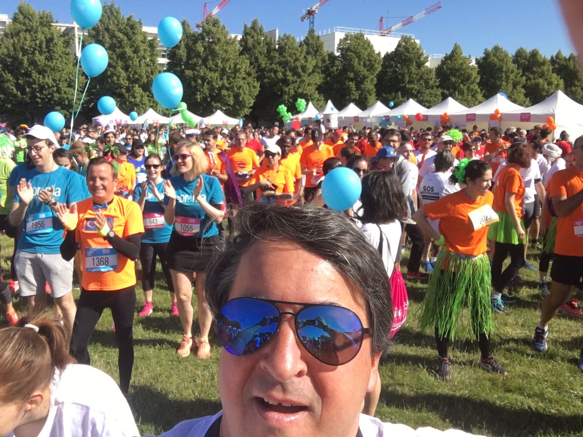 hubertdeboisse's tweet photo. C’est parti pour la @coursedesheros à Gerland, pour soutenir le @Fond_ProBono et le lancement de la plateforme @entraides_org. 6km et J-8 avant le lancement le 24 juin 2019 au @H7lyon 
Si vous voulez nous soutenir 👉 https://t.co/LIBW4nQKrt https://t.co/iM5JHzzG8S