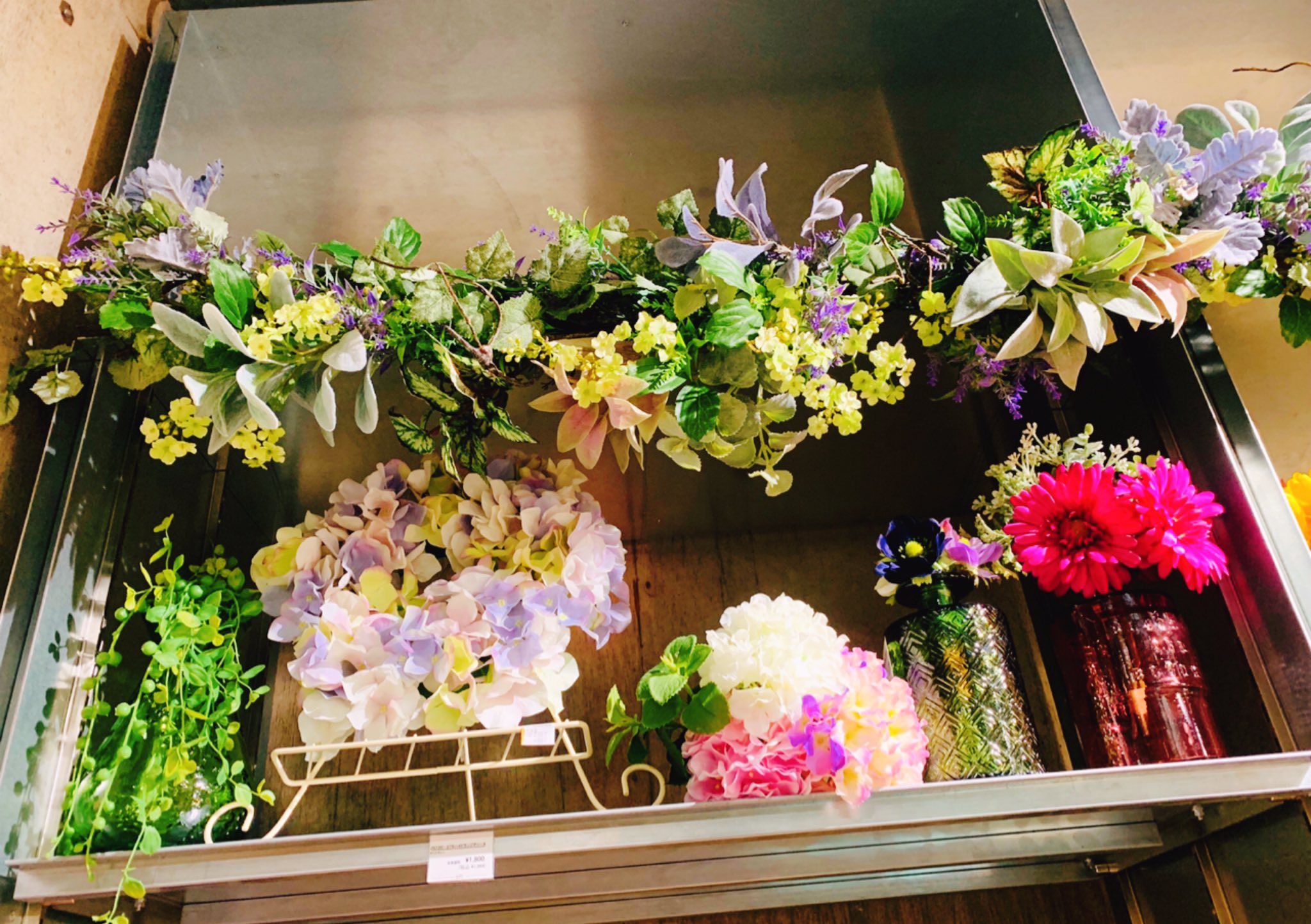 Twitter 上的 渋谷ロフト お取り扱いスタート 造花 枯れないお花 造花 フラワーアレンジメントとして またインテリアなどにも 使用しやすいことが魅力ですよね 渋谷ロフトにて お取り扱いを開始しております どうぞお立ち寄りください ４階