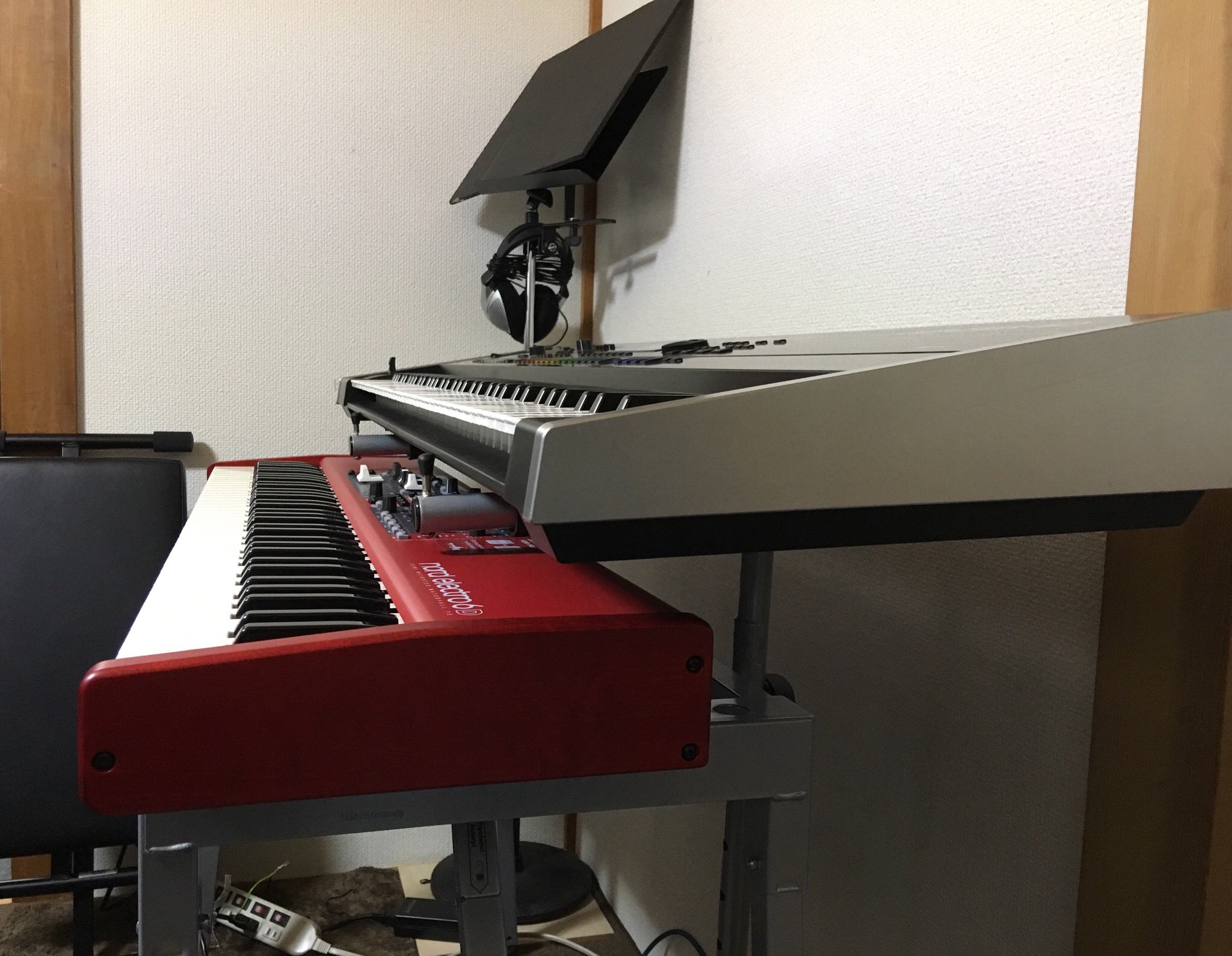 K&M キーボードスタンド 18950, 18952