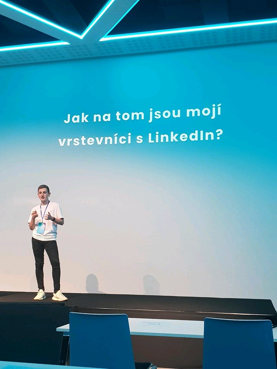 R_Spicar_SP_CR's tweet photo. Tahle země má budoucnost👍
Jakub Zegzulka 16 let. Minulý týden jsme spolu vystupovali na #Linkedinsummit
"Kamarádi se snaží skrývat, že je jim jen 16 a považují to za handicap pro spolupráci s firmami. Já jsem si z toho naopak udělal výhodu a funguje to výborně" #mládívpřed https://t.co/07fz5XRpFd