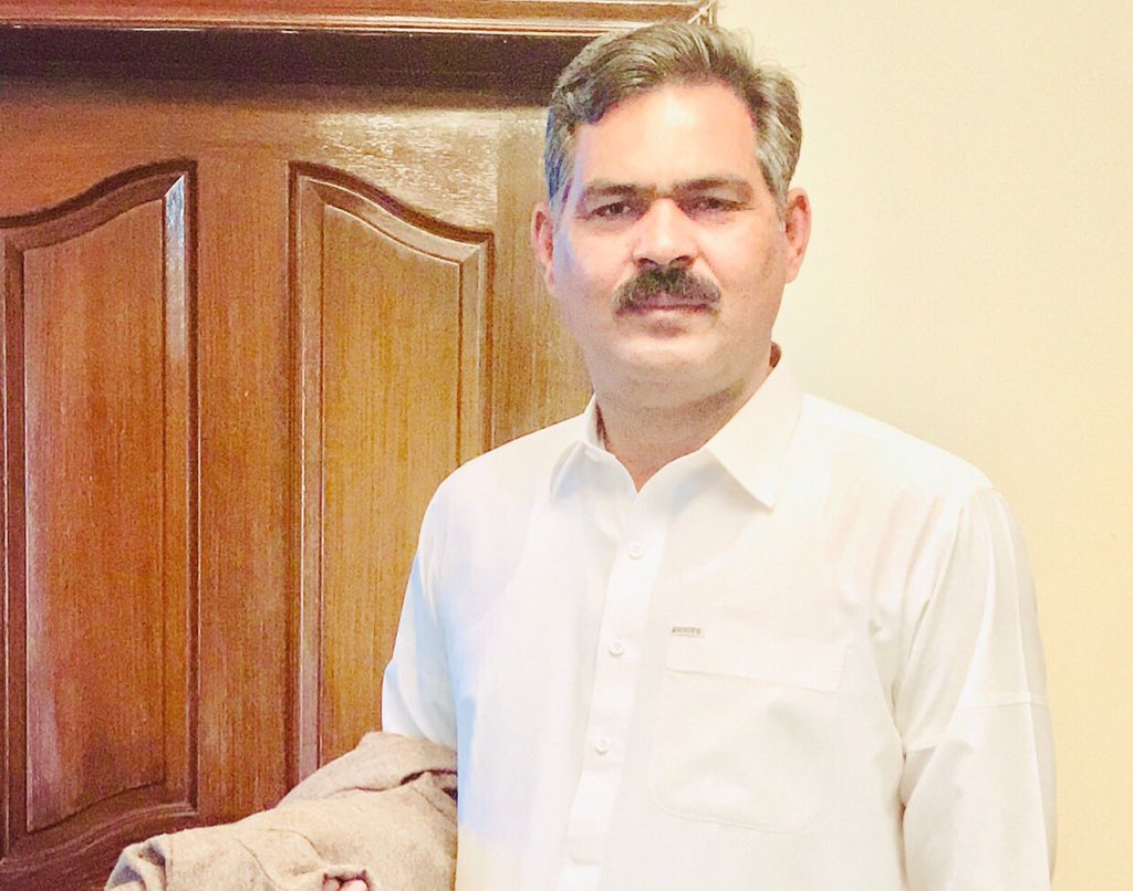 chnd_maratib's tweet photo. Qareeeb tar wo rkhta hy MJHY rago jaan sy
Mara #BAAAP kam na hy mari #MAAA sy.
🤲🏻🤲🏻❤️FATHER ❤️🤲🏻🤲🏻 https://t.co/3fRwZYvm6Q