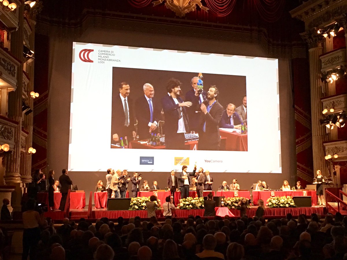camcom_milomb's tweet image. Live dal @teatroallascala #ImpresaeLavoro2019
🏅 Sul palco i vincitori del premio #Impresa40 - #Turismo. 💡Hanno raccontato come l’#innovazione è entrata nelle loro attività. 3 categorie: ✅ sostenibilità, ✅ femminile e ✅ startup.