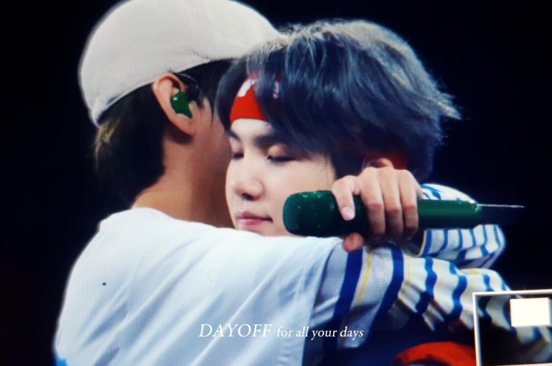vgaindahouse's tweet photo. พอแล้วว แทฮยองงง~😫

(cr. DAYOFF)
#วีก้า #แทกิ #taegi #뷔슈 https://t.co/RXoRMnVYT9