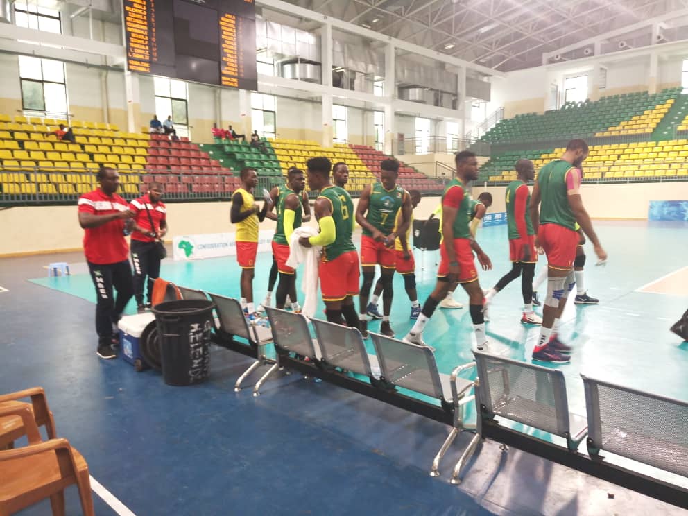 CMRFECAVOLLEY's tweet photo. La sélection masculine camerounaise de volley-ball sera à Rabat au Maroc.
Elle a confirmé sa suprématie dans la zone 4, en battant le Congo à Brazzaville par 3 sets à 0. (25-19, 25-19, et 25-21 ). La délégation regagne Yaoundé ce lundi à Douala.
#Cameroun
#Cavb_Zone4 https://t.co/sXMU3iEg4j