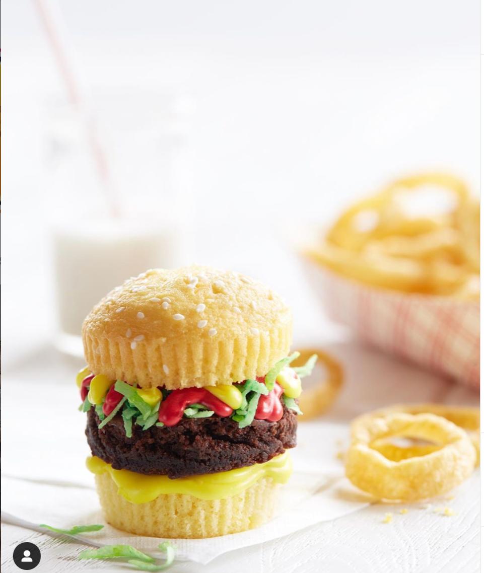 PreferredRP's tweet image. Happy Father’s Day! Love this #cupcakehamburger #twoofdadsfavoritethings 📸pillsburybaking